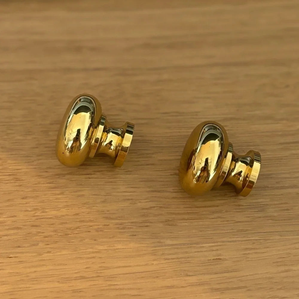 Set of 2 cabinet door knobs Solid brass. New‎